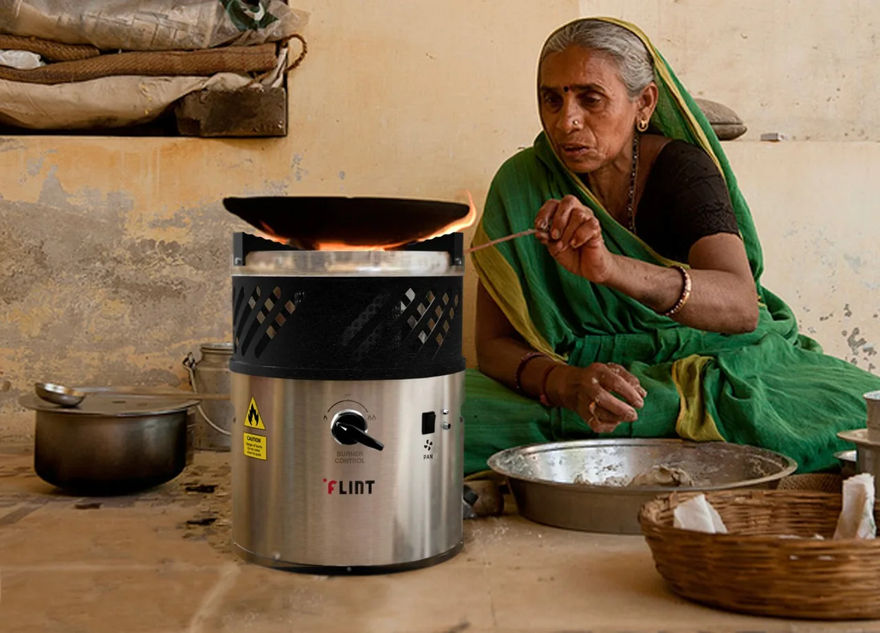 조리 현장에 놓인 FLINT BIO CLEAN COOKSTOVE